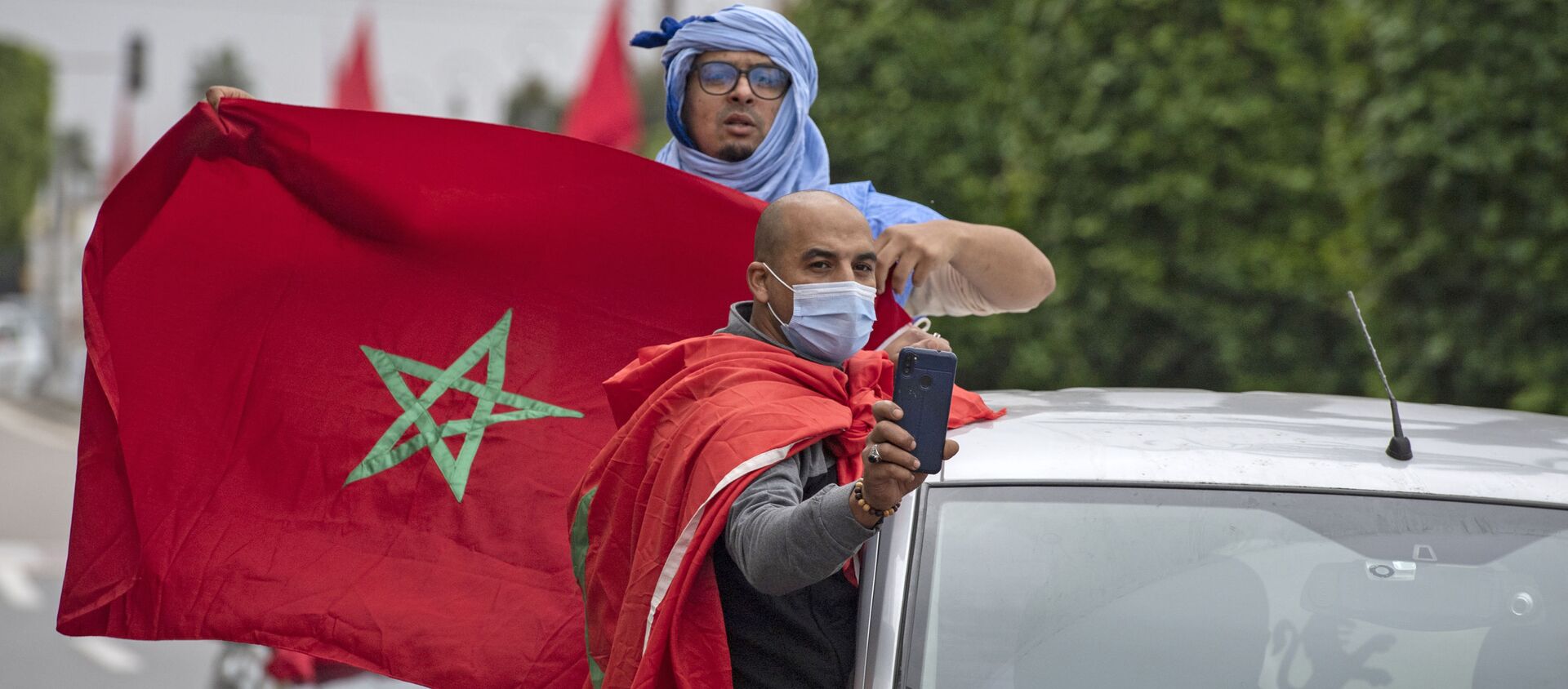 La gente con las banderas de Marrocco - Sputnik Mundo, 1920, 22.12.2020