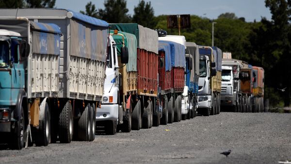 Camiones en el puerto de Santa Fe, Argentina - Sputnik Mundo