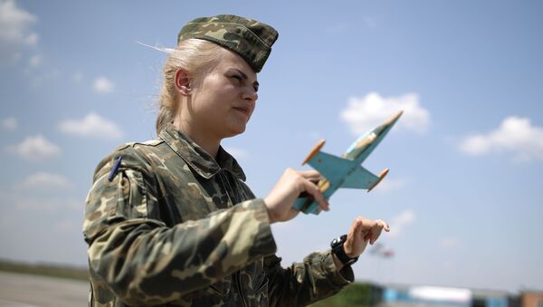 Una estudiante de la Escuela de Aviación Militar de Krasnodar - Sputnik Mundo