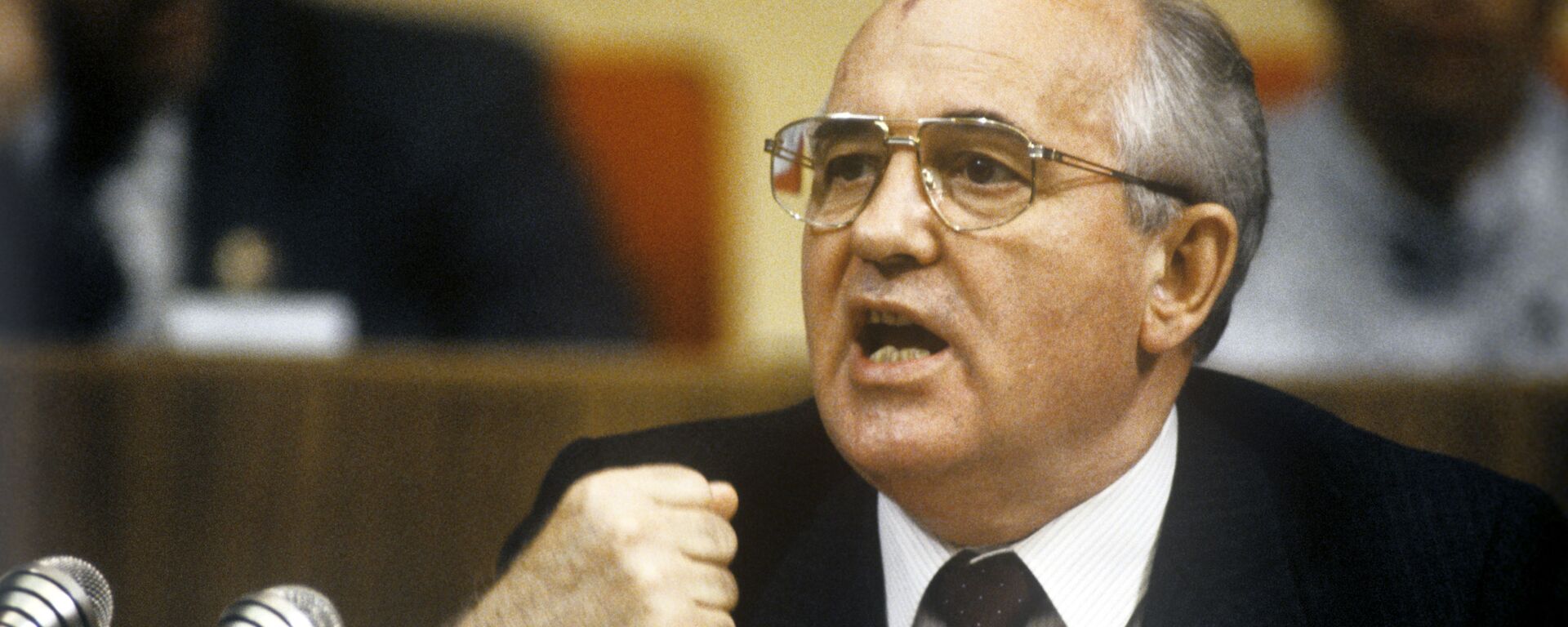 El presidente de la URSS, Mijaíl Gorbachov, pronuncia un discurso - Sputnik Mundo, 1920, 31.08.2022