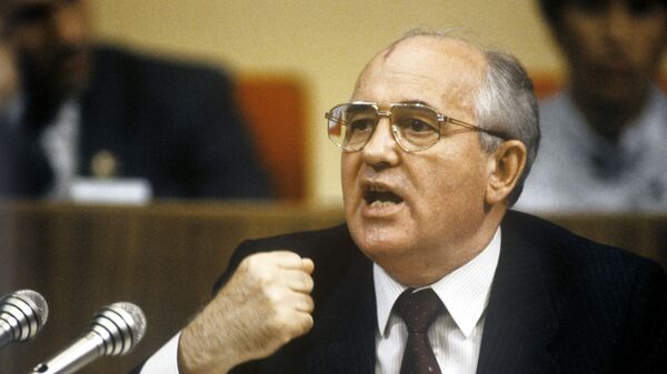 El presidente de la URSS, Mijaíl Gorbachov, pronuncia un discurso - Sputnik Mundo