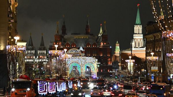 La decoración festiva por Año Nuevo en el centro de Moscú, Rusia - Sputnik Mundo