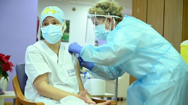 Comienza la vacunación anti-COVID en España - Sputnik Mundo