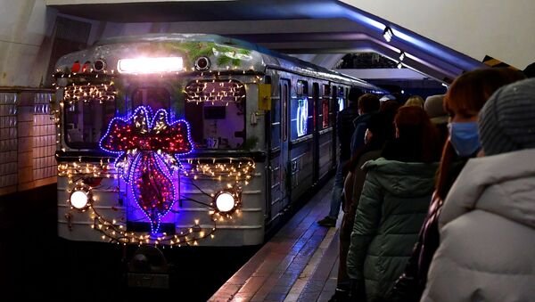 El metro de Moscú durante las fiestas de fin de año - Sputnik Mundo