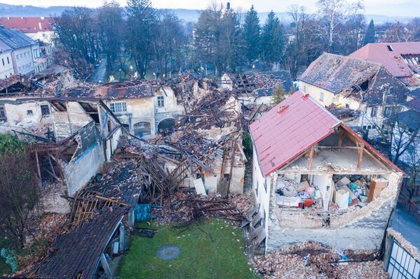 Unos edificios dañados después de un terremoto en Petrinja (Croacia), el 30 de diciembre de 2020. - Sputnik Mundo