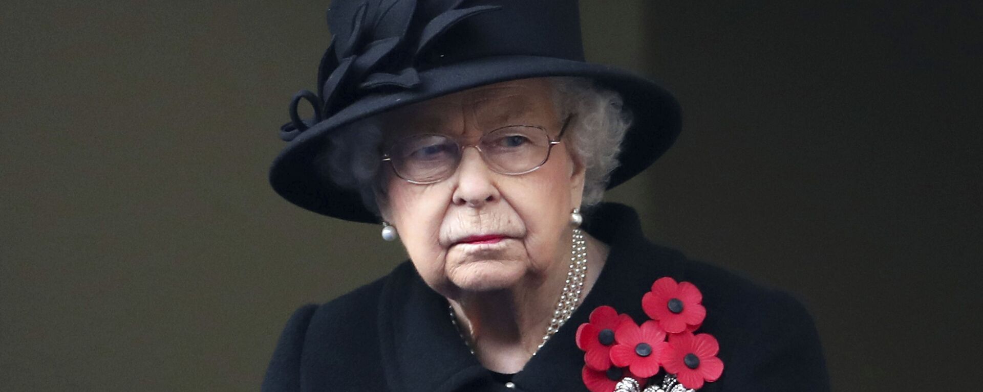 La reina Isabel II durante la ceremonia del Día del Recuerdo 2020 - Sputnik Mundo, 1920, 06.03.2021