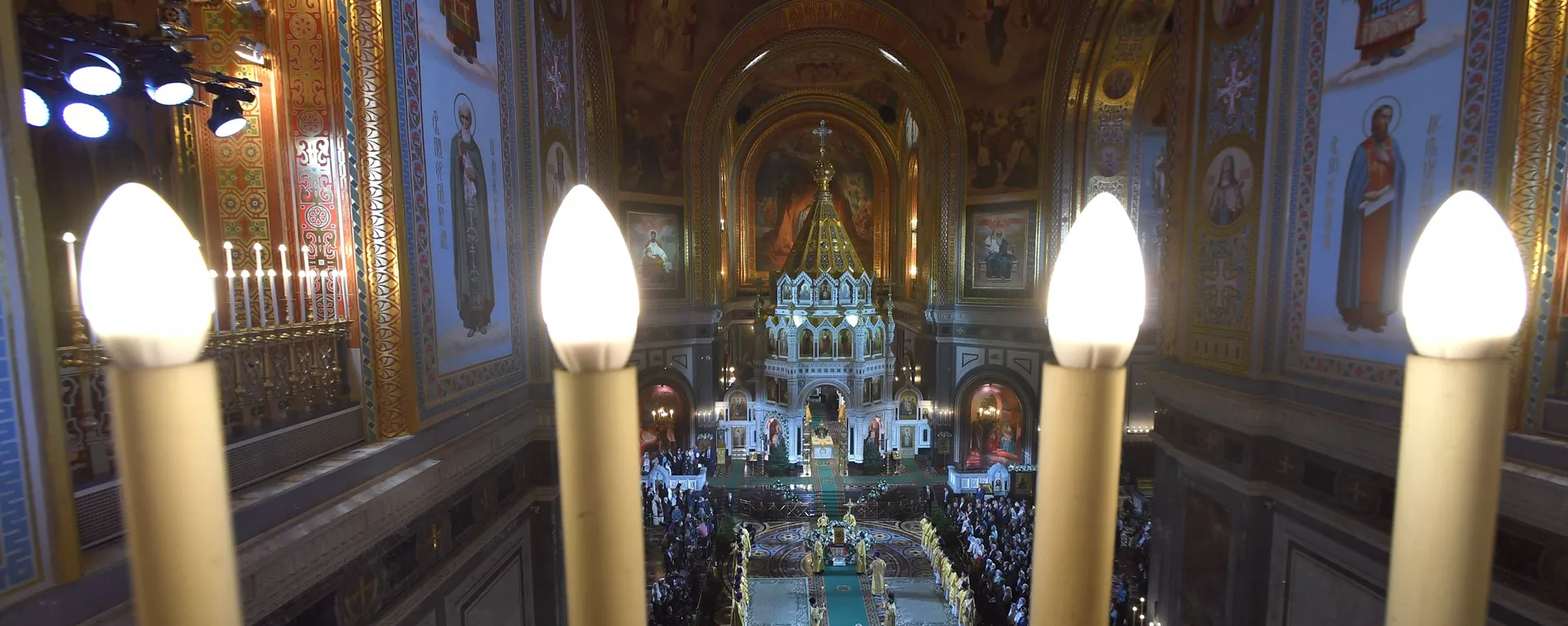 La misa ortodoxa de Nochebuena en la Catedral del Cristo Salvador de Moscú - Sputnik Mundo, 1920, 06.01.2022
