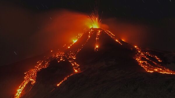 Извержение вулкана Этна, Италия - Sputnik Mundo
