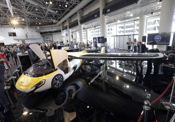 Un prototipo del coche volador de la empresa AeroMobil, Mónaco, 2017.   - Sputnik Mundo