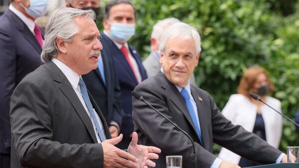 El presidente de Argentina, Alberto Fernández, junto al presidente de Chile, Sebastián Piñera - Sputnik Mundo