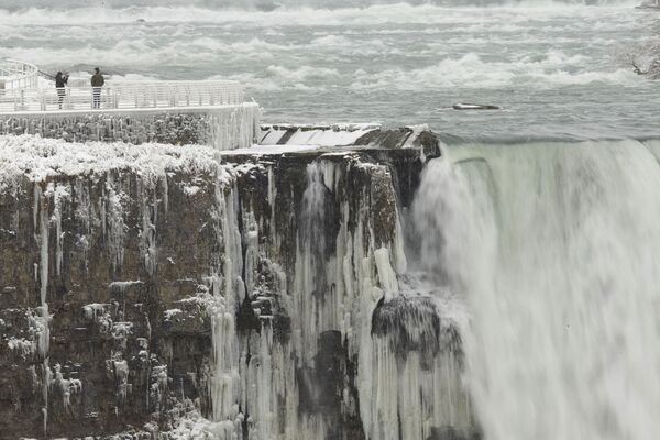 Una vista de la cascada Horseshoe en Canadá. Esta cascada es parte de las cataratas del Niágara. - Sputnik Mundo
