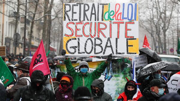 Protestas contra la ley de seguridad global en París - Sputnik Mundo