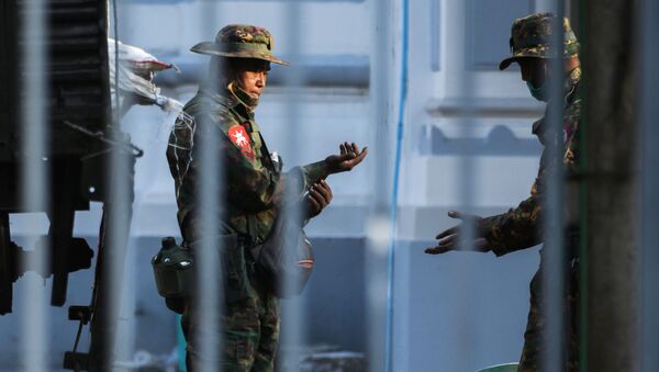 Militares en las calles y detenciones: Birmania se despierta tras el golpe de Estado

 - Sputnik Mundo
