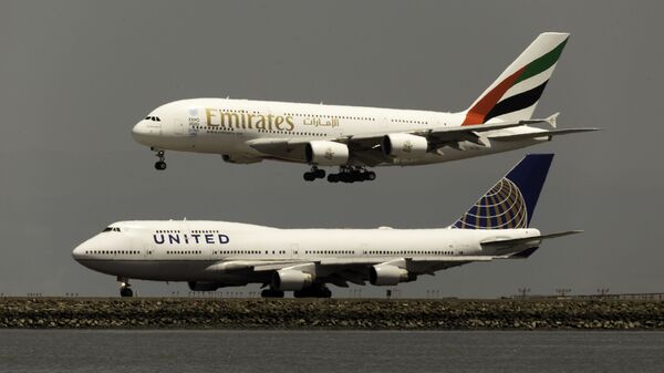 Un Airbus A380 y un Boeing 747 - Sputnik Mundo