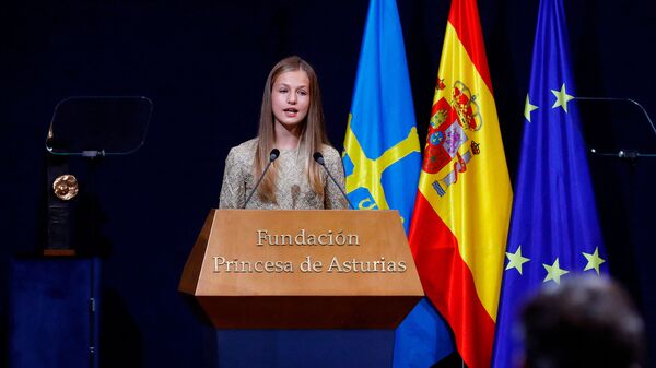  La Princesa Leonor de España pronuncia un discurso durante la ceremonia de entrega del premio Princesa de Asturias 2020 - Sputnik Mundo