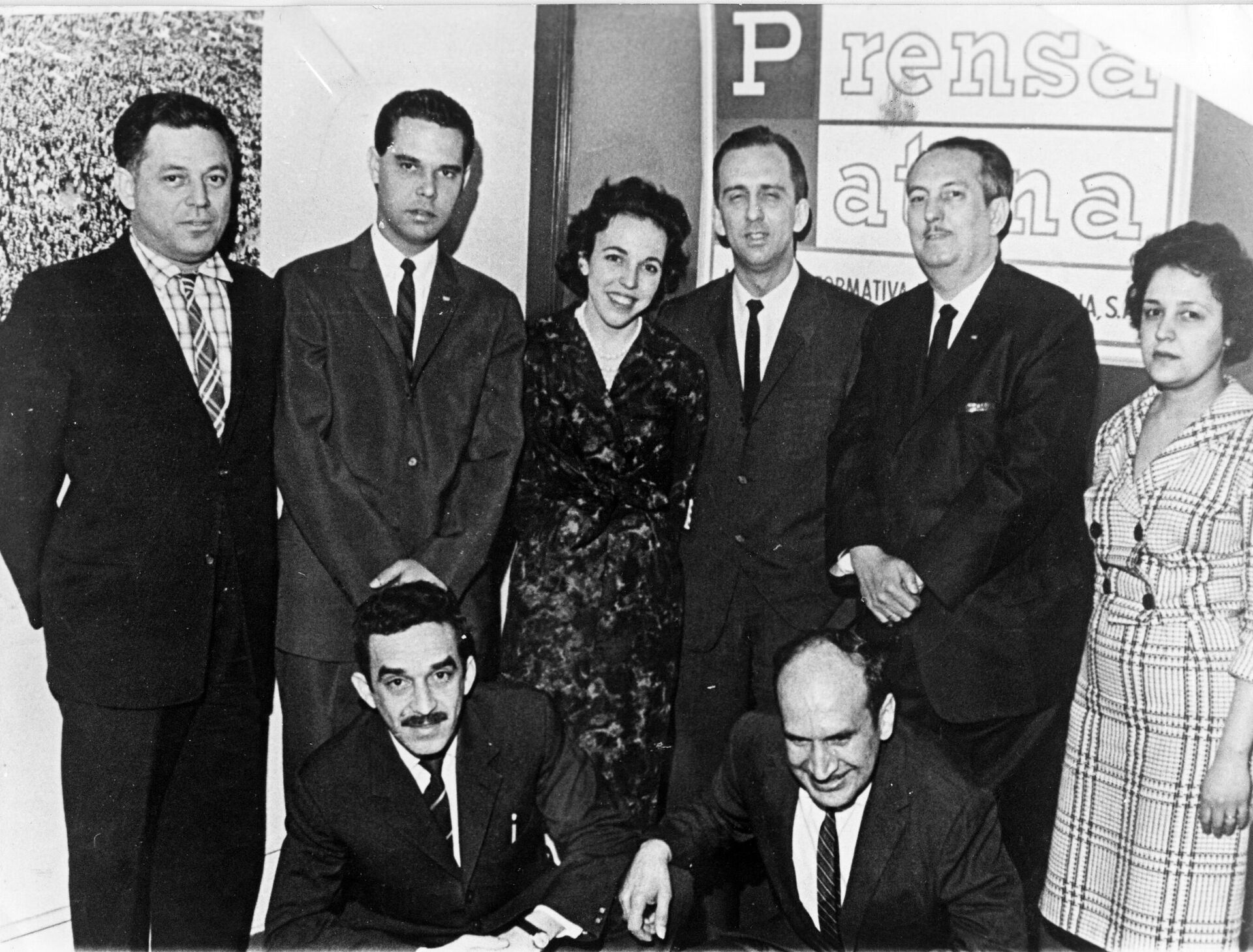 Gabriel García Márquez junto a los primeros corresponsales de Prensa Latina. Cortesía Prensa Latina - Sputnik Mundo, 1920, 16.02.2021