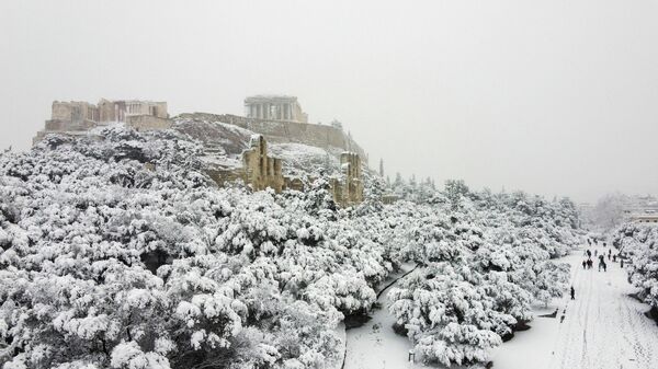 Una fuerte nevada en Atenas, Grecia - Sputnik Mundo