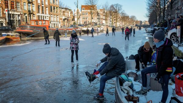 Aficionados al patinaje en Ámsterdam - Sputnik Mundo