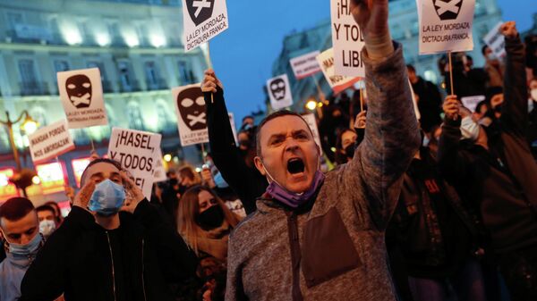 Protestas en apoyo al rapero Pablo Hasél en Madrid, el 17 de febrero del 2021 - Sputnik Mundo