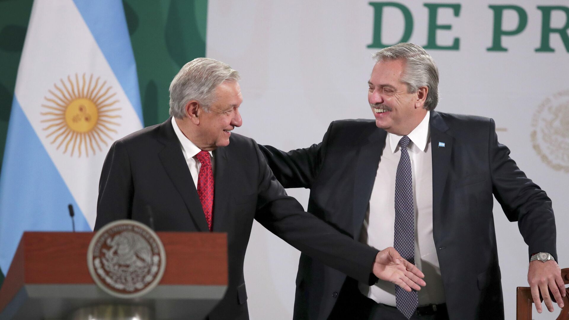 El presidente mexicano, Andrés Manuel López Obrador, y su homólogo argentino, Alberto Fernández - Sputnik Mundo, 1920, 23.02.2021
