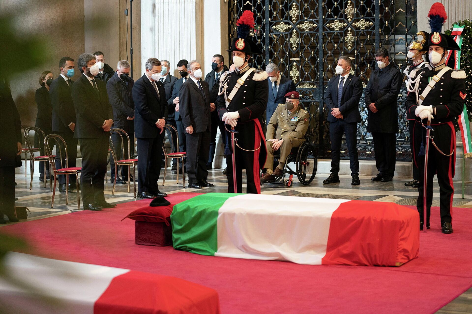 El primer ministro de Italia, Mario Draghi, en el funeral del embajador italiano Luca Attanasio y del carabinero Vittorio Iacovacci asesinados en la República Democrática del Congo - Sputnik Mundo, 1920, 25.02.2021