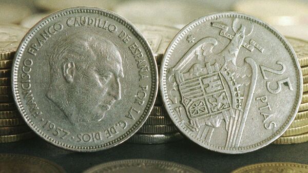 Dos monedas de peseta de la dictadura franquista - Sputnik Mundo