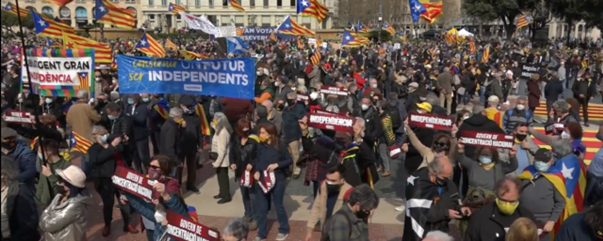 Miles de catalanes piden a los partidos independentistas formar un gobierno de unidad - Sputnik Mundo, 1920, 28.02.2021