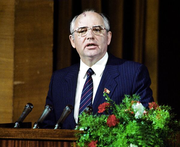 Gorbachov nació el 2 de marzo de 1931. En 2021, se convirtió en el líder soviético más longevo de la historia. En la foto: el secretario general del Comité Central del Partido Comunista de la Unión Soviética, Mijaíl Gorbachov, durante una visita al Lejano Oriente. - Sputnik Mundo