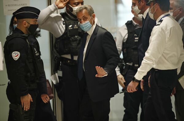 El Tribunal de París reconoció el 1 de marzo al expresidente francés Nicolás Sarkozy culpable de corrupción y tráfico de influencias y le condenó a tres años de prisión, dos de ellos en libertad condicional. - Sputnik Mundo