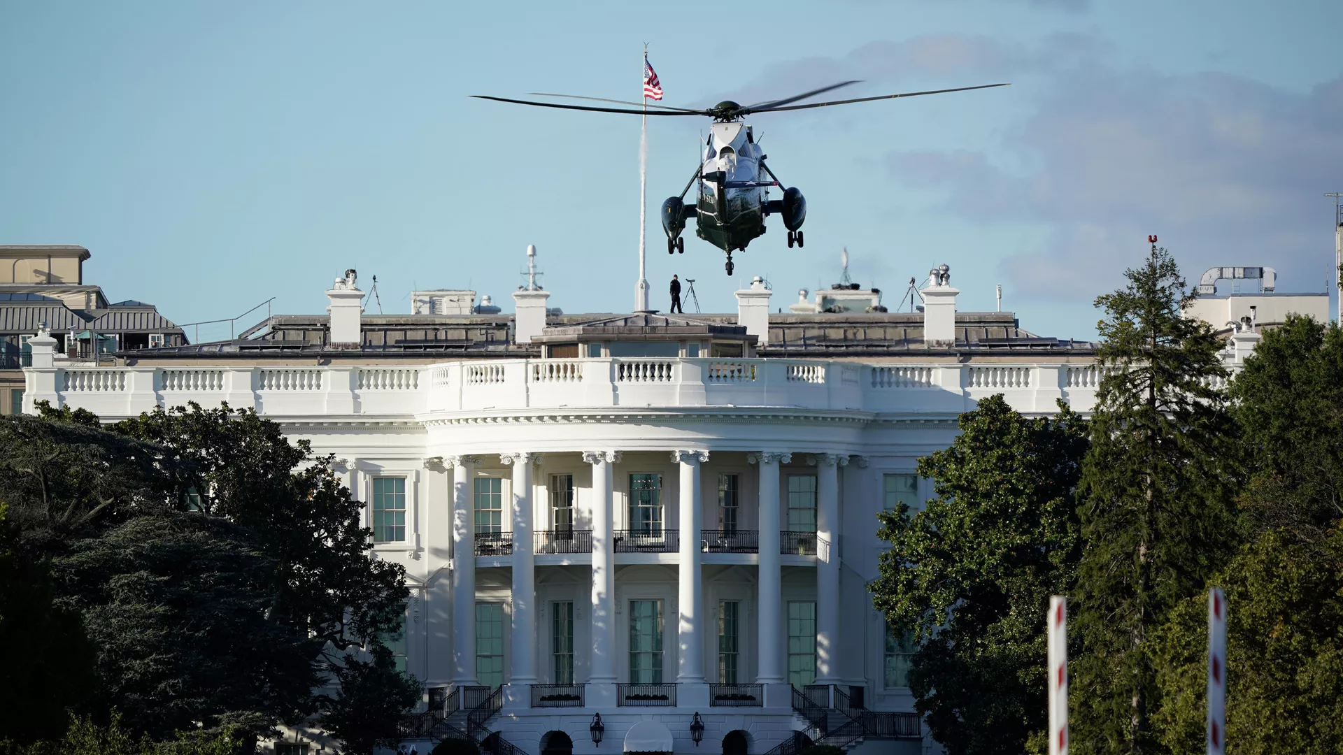 Un helicóptero aterriza sobre el césped de la Casa Blanca - Sputnik Mundo, 1920, 26.12.2022