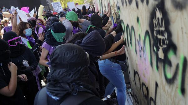 Protestas feministas en la Ciudad de México en el Día Internacional de la Mujer - Sputnik Mundo