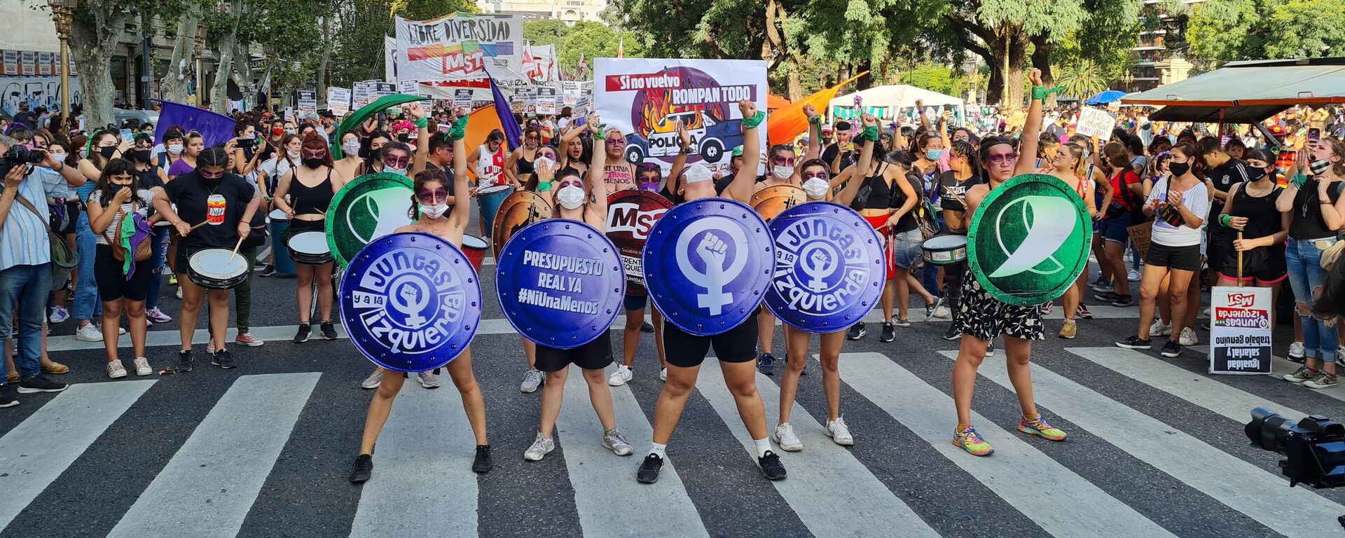 El Día Internacional de la Mujer fue otra jornada de lucha del feminismo fuera del Congreso argentino - Sputnik Mundo, 1920, 12.03.2021