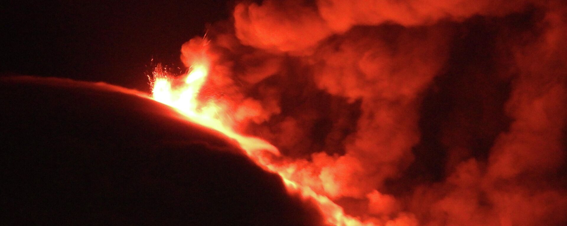 Una erupción del monte Etna el 10 de marzo - Sputnik Mundo, 1920, 15.03.2021