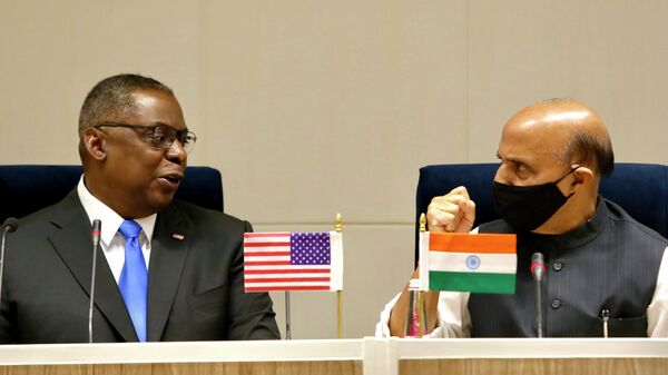 El secretario de Defensa de EEUU, Lloyd Austin, junto a su homólogo indio, Rajnath Singh - Sputnik Mundo