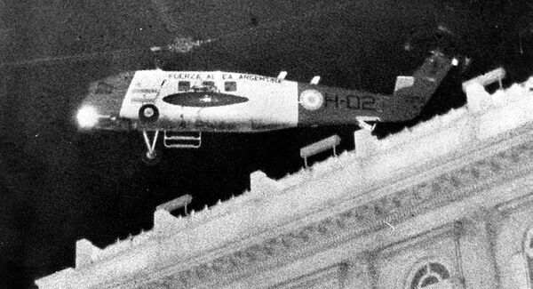 El 24 de marzo de 1976 la presidenta Isabel Perón se subió a un helicóptero de la Fuerza Aérea Argentina - Sputnik Mundo
