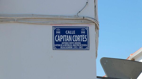 Placa de la calle Capitán Cortés (Belalcázar, Córdoba)
 - Sputnik Mundo