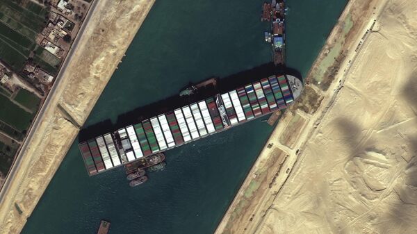 El portacontenedores Ever Given atascado en el Canal de Suez - Sputnik Mundo