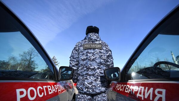 Un agente de la Guardia Nacional de Rusia (Rosgvardia) - Sputnik Mundo