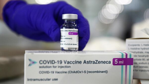 Vacuna contra el coronavirus AstraZeneca en Madrid, España - Sputnik Mundo