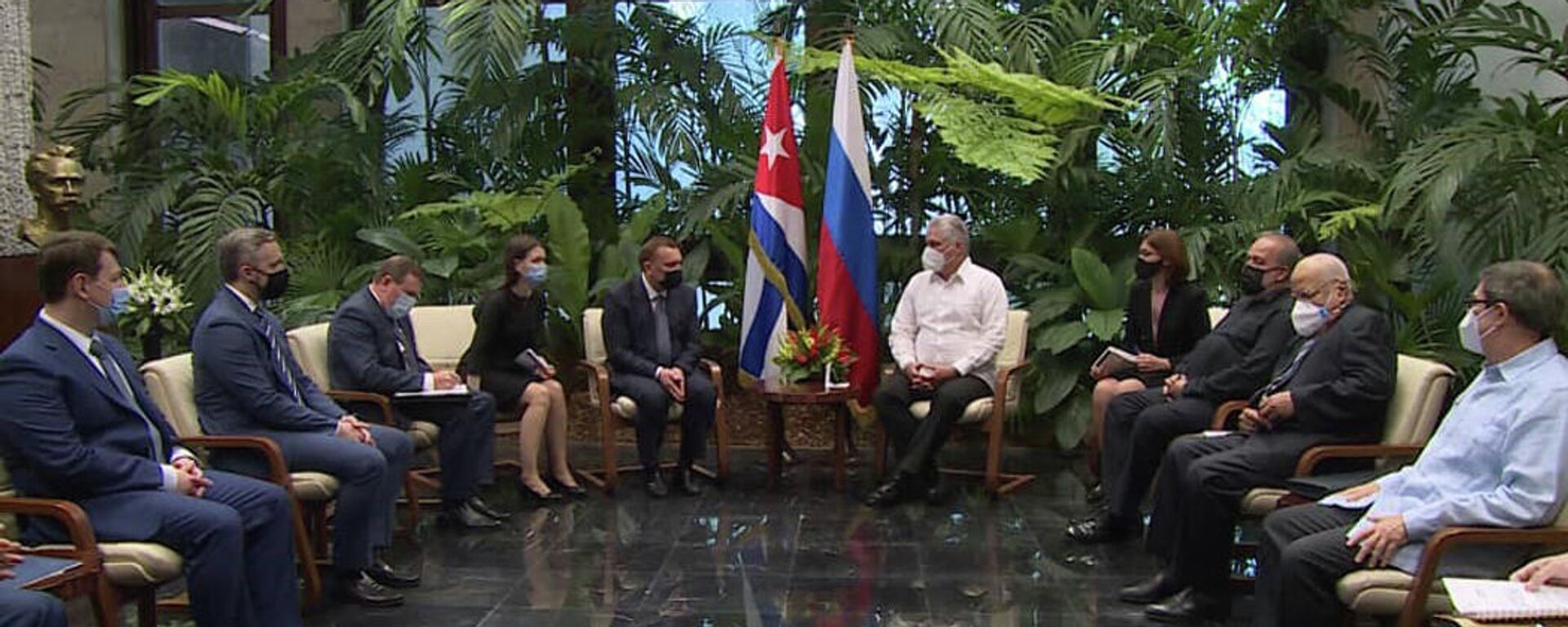 El presidente cubano Miguel Díaz-Canel recibió al vice primer ministro ruso Yuri Borísov - Sputnik Mundo, 1920, 01.04.2021