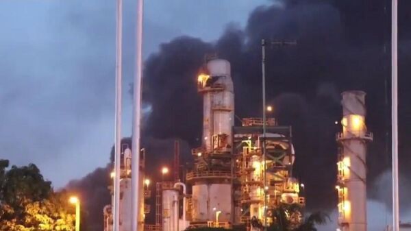 Incendio en la refinería de Minatitlán - Sputnik Mundo