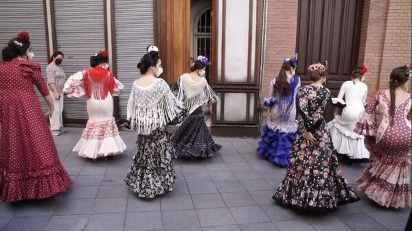 Flamenco en las calles de Sevilla para recrear la Feria - Sputnik Mundo