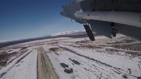 Los cazas MiG-31 rusos lanzan misiles contra blancos aéreos - Sputnik Mundo