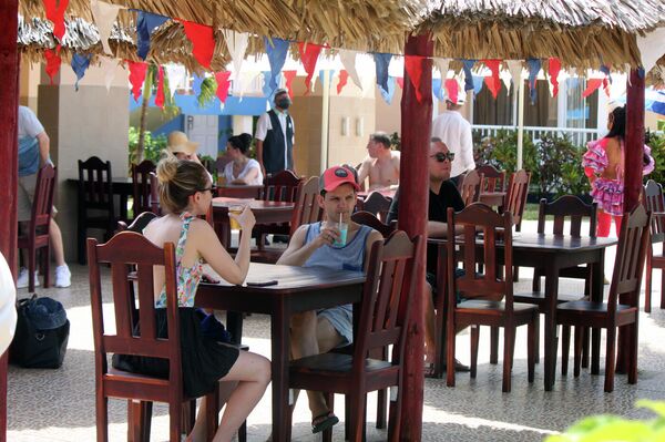 Turistas rusos en Varadero, Cuba - Sputnik Mundo