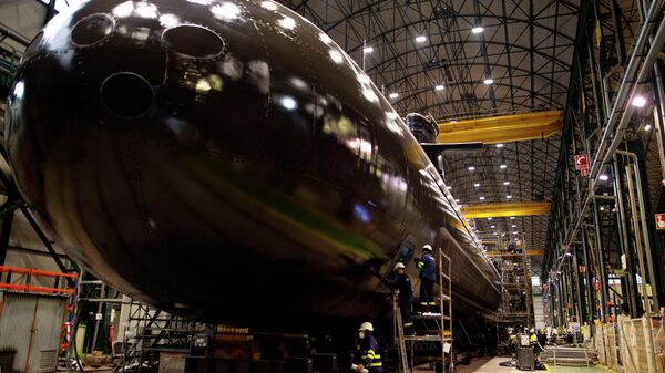 El submarino S-81 Isaac Peral en el taller en el que se ha construido - Sputnik Mundo