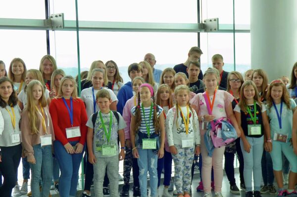 &#x27;Niños de Chernóbil&#x27; durante su viaje a España con la Asociación Ledicia Cativa en 2017 - Sputnik Mundo