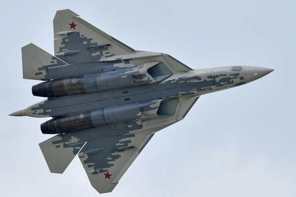 Un caza Su-57 de las Fuerzas Aeroespaciales de Rusia - Sputnik Mundo