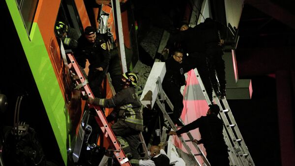Se desploma un puente de metro de la Ciudad de México - Sputnik Mundo