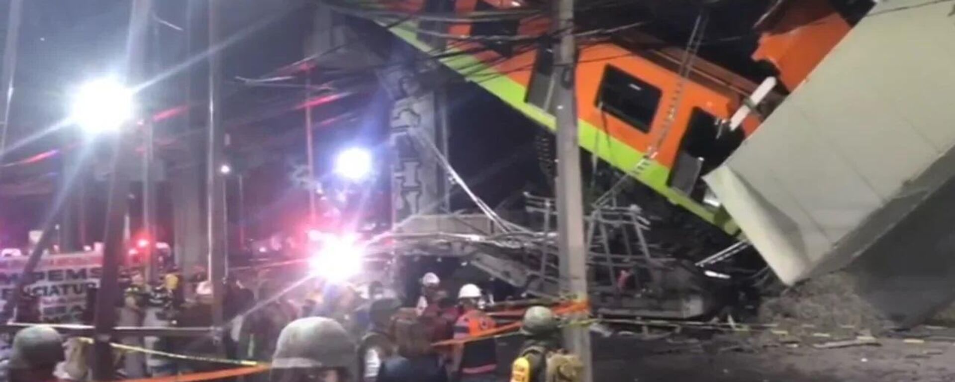 Un dron capta el mortal derrumbe de un puente del metro en México - Sputnik Mundo, 1920, 04.05.2021