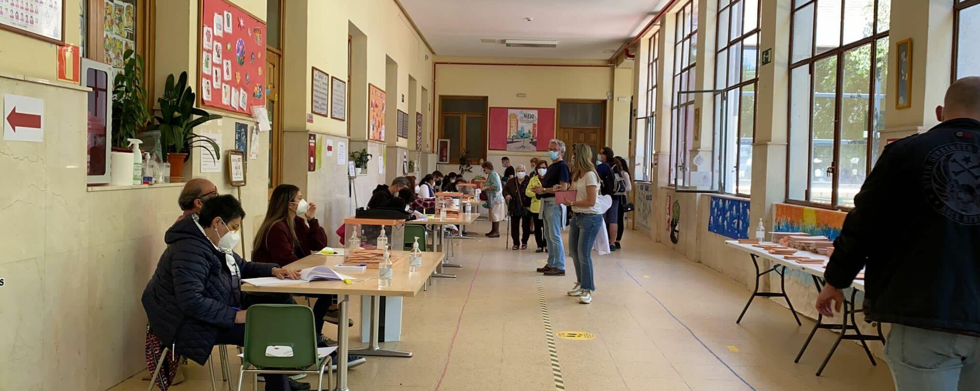 Interior de un colegio electoral en Puerta del Ángel en las elecciones del 4 de mayo a la Comunidad de Madrid - Sputnik Mundo, 1920, 04.05.2021